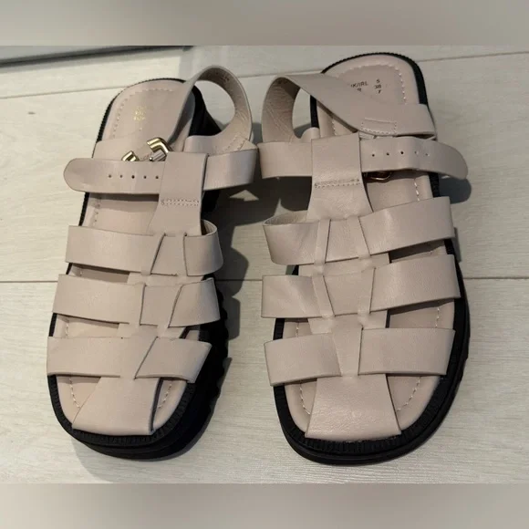 Sandals - Picture 3 of 4